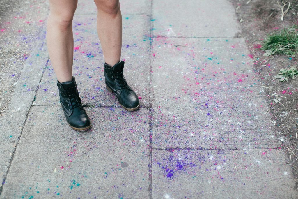 Color walk to feel better and be more mindful
